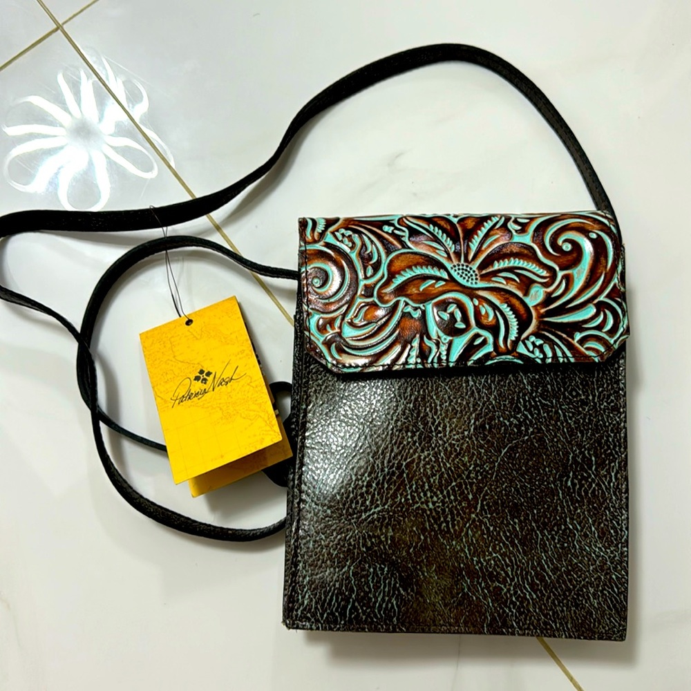BNWT/ Patricia Nash Biella envelope flap c/b
